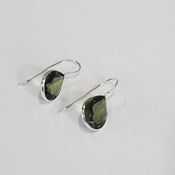 Peridot gemstone, 925 silver, drop hook earrings - Picture 3 of 11